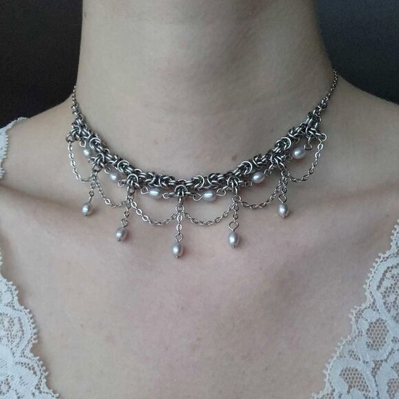 Vintage victorian gothic princess white pearl and silver chandelier necklace - Picture 9 of 9